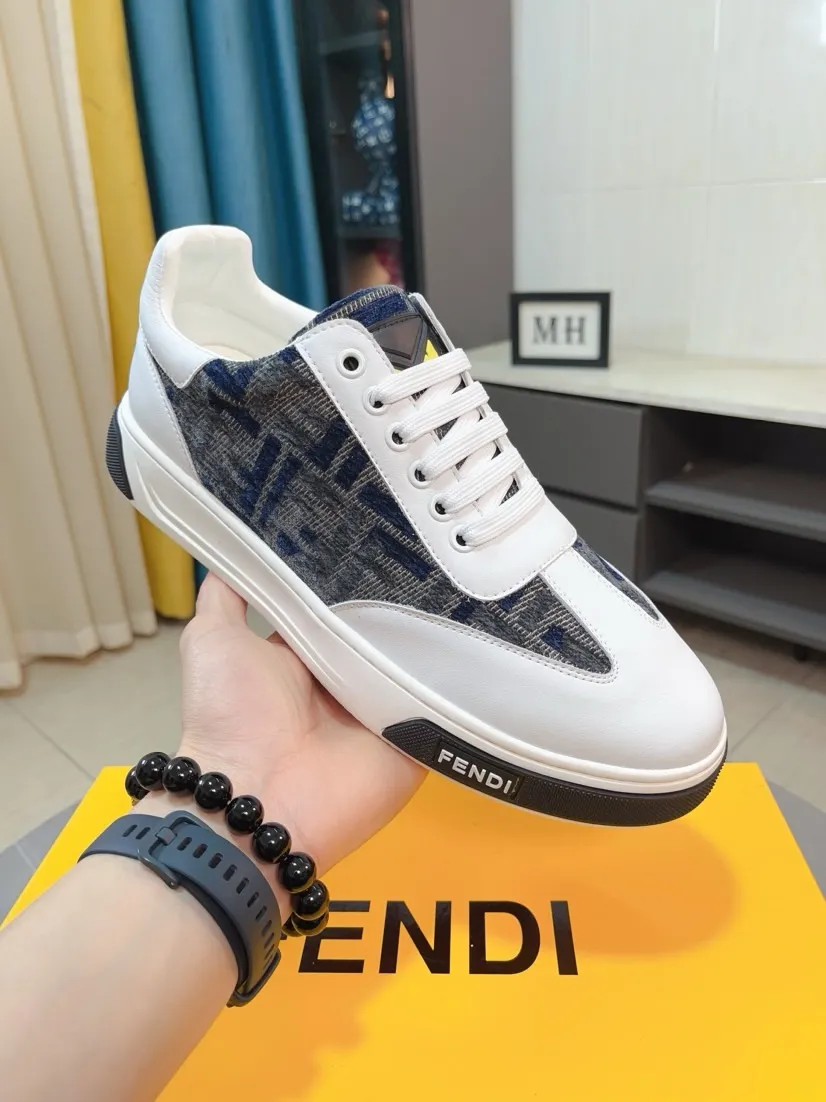 Men's Men's Shoes💰420🌹🌹[fendi] Fendi's classic and comfortable men's, this complex sneaker is made of soft calfskin➕genuine leather lining➕original ultra-light rubber material with rough outsole. This unique and light style is suitable for the casual and refined sensibility of this season. It is comfortable and natural on the feet. It is an everyday style for casual travel in autumn and winter! 38/44